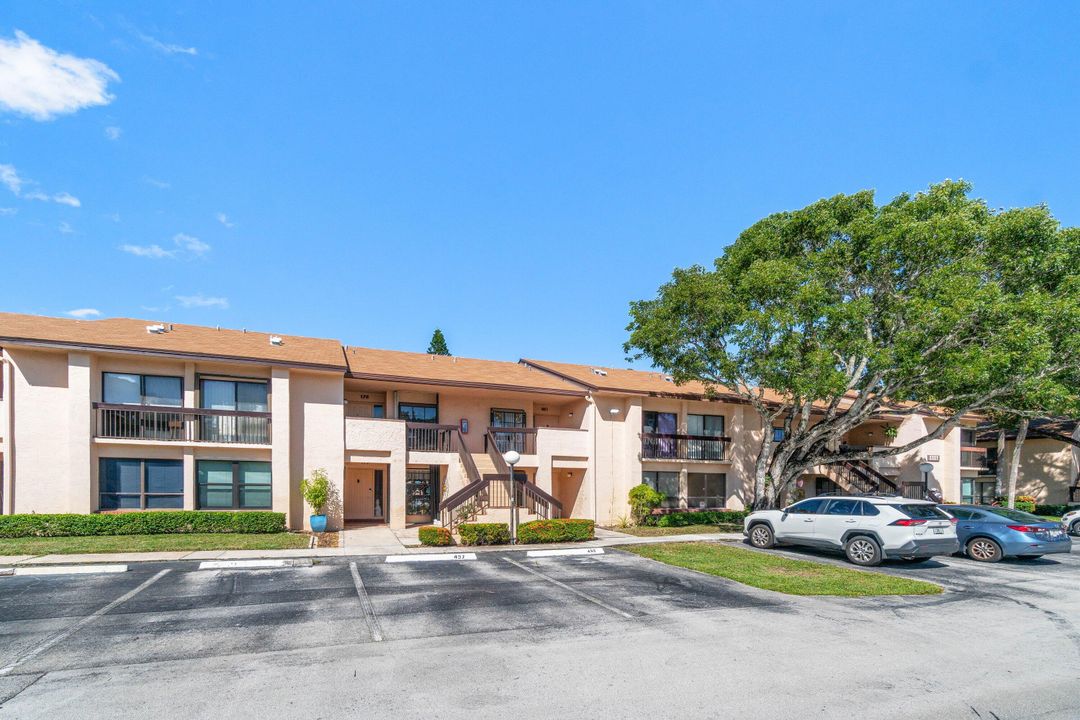 合同活跃: $289,500 (2 贝兹, 2 浴室, 1100 平方英尺)