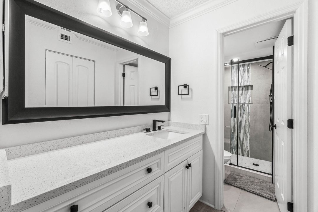 合同活跃: $289,500 (2 贝兹, 2 浴室, 1100 平方英尺)