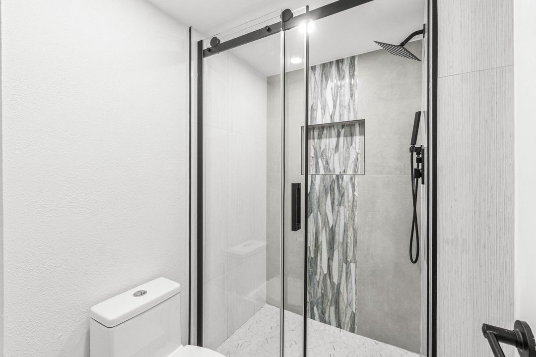 合同活跃: $289,500 (2 贝兹, 2 浴室, 1100 平方英尺)