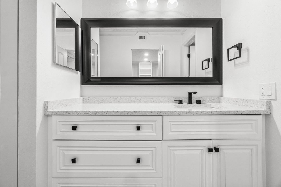 合同活跃: $289,500 (2 贝兹, 2 浴室, 1100 平方英尺)