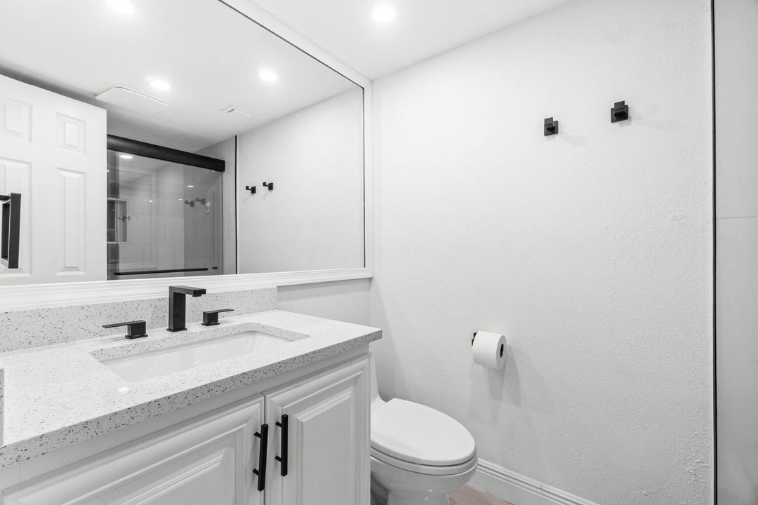 合同活跃: $289,500 (2 贝兹, 2 浴室, 1100 平方英尺)