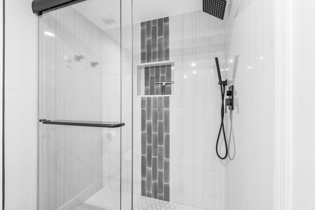 合同活跃: $289,500 (2 贝兹, 2 浴室, 1100 平方英尺)