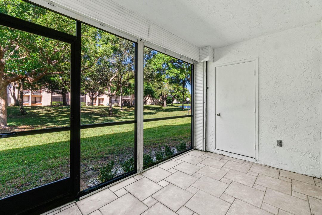 合同活跃: $289,500 (2 贝兹, 2 浴室, 1100 平方英尺)