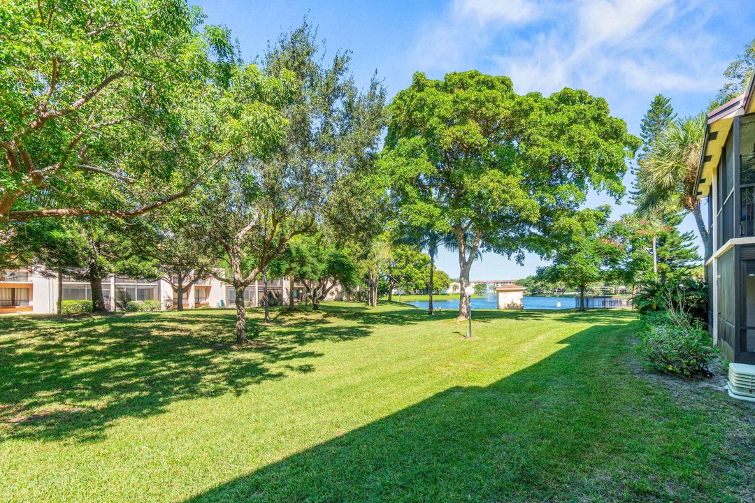 合同活跃: $289,500 (2 贝兹, 2 浴室, 1100 平方英尺)