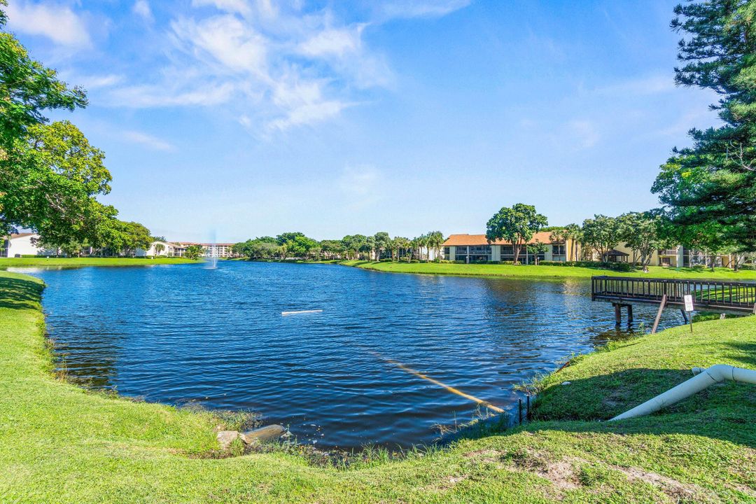 合同活跃: $289,500 (2 贝兹, 2 浴室, 1100 平方英尺)