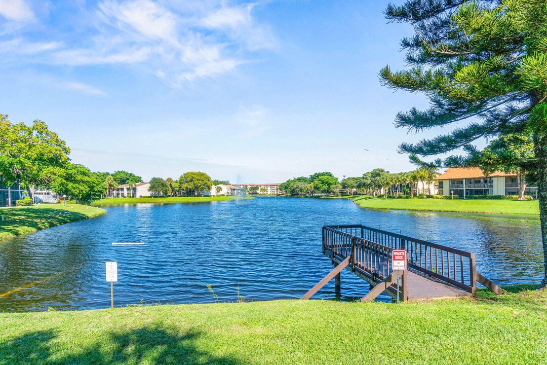 合同活跃: $289,500 (2 贝兹, 2 浴室, 1100 平方英尺)