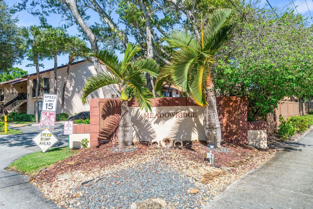 合同活跃: $289,500 (2 贝兹, 2 浴室, 1100 平方英尺)