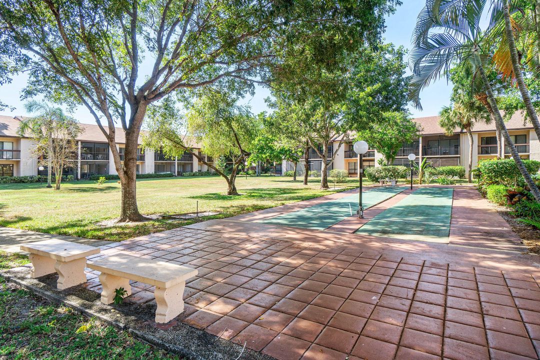 合同活跃: $289,500 (2 贝兹, 2 浴室, 1100 平方英尺)