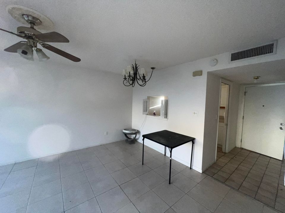 待售: $89,000 (1 贝兹, 1 浴室, 767 平方英尺)