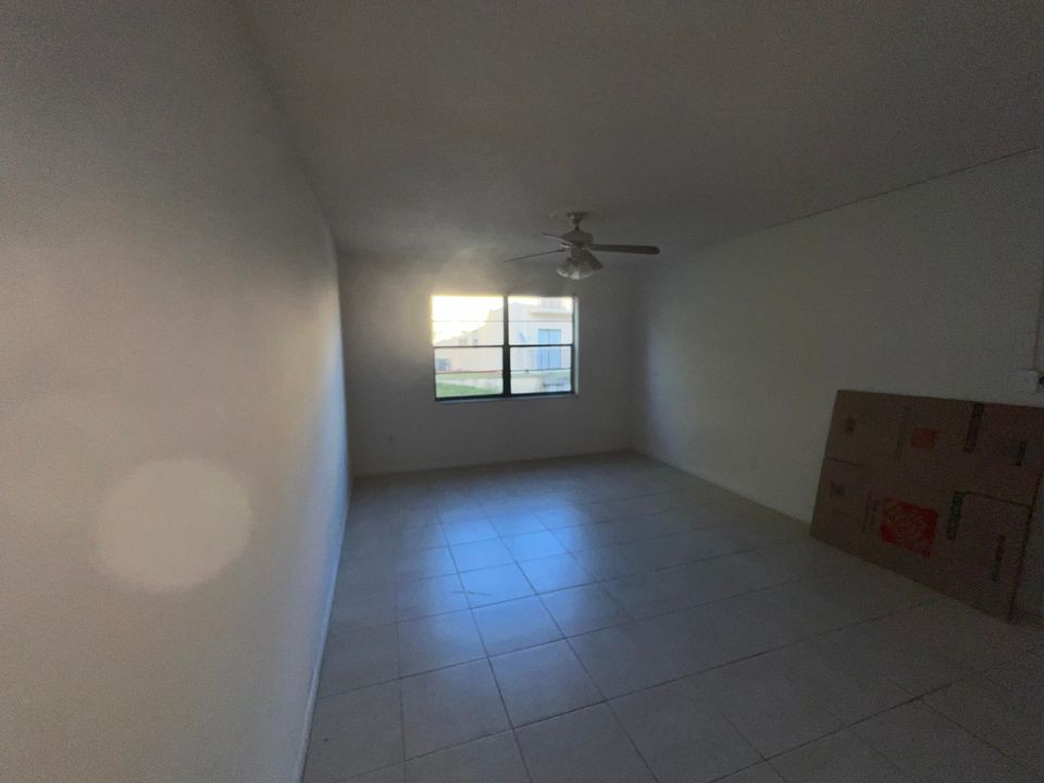 待售: $89,000 (1 贝兹, 1 浴室, 767 平方英尺)