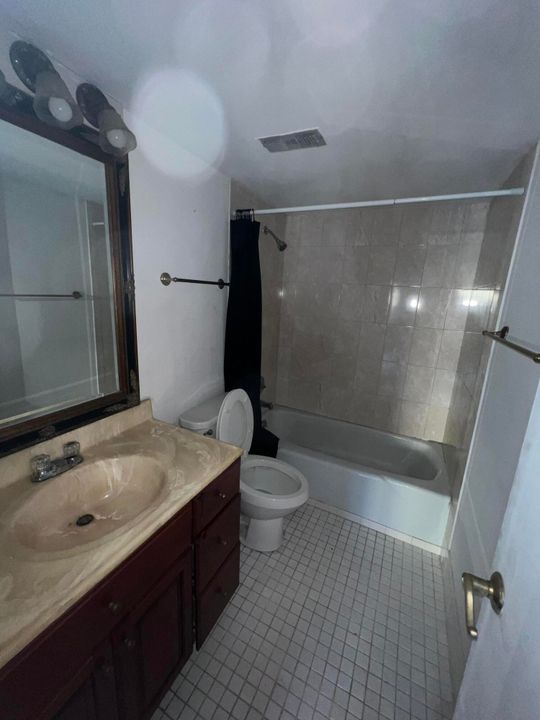 待售: $89,000 (1 贝兹, 1 浴室, 767 平方英尺)