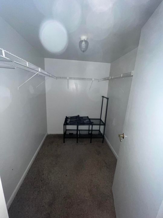 待售: $89,000 (1 贝兹, 1 浴室, 767 平方英尺)