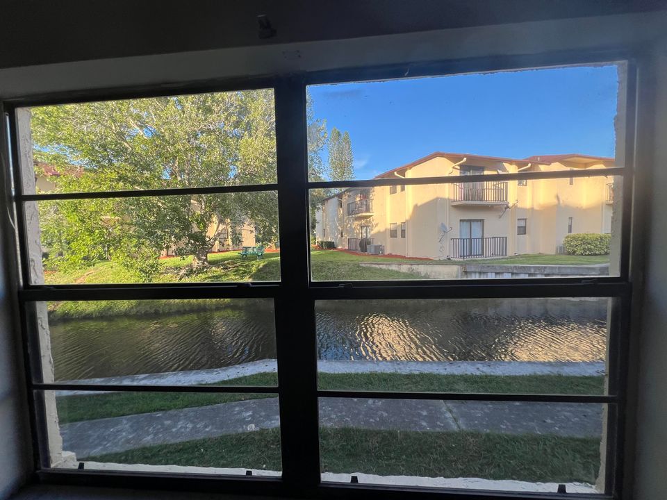 待售: $89,000 (1 贝兹, 1 浴室, 767 平方英尺)