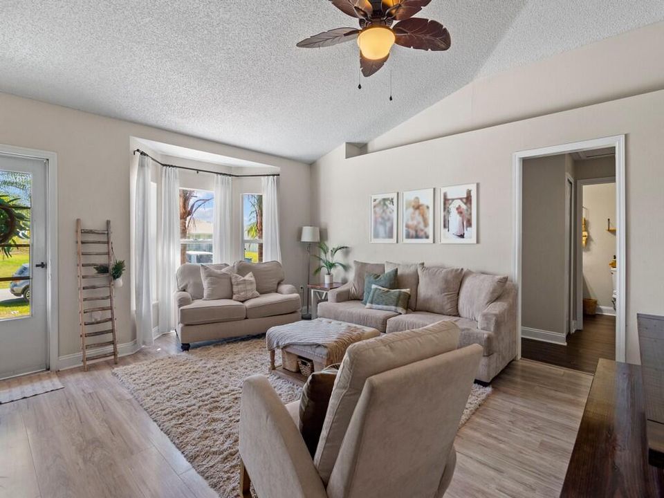 待售: $290,000 (3 贝兹, 2 浴室, 1350 平方英尺)