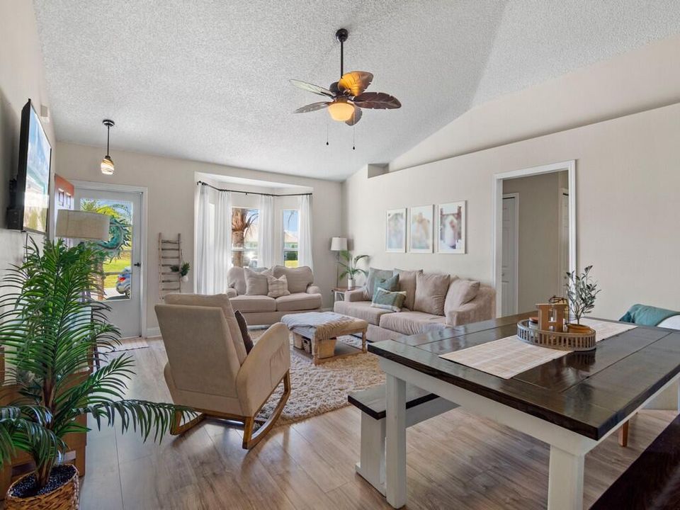 待售: $290,000 (3 贝兹, 2 浴室, 1350 平方英尺)