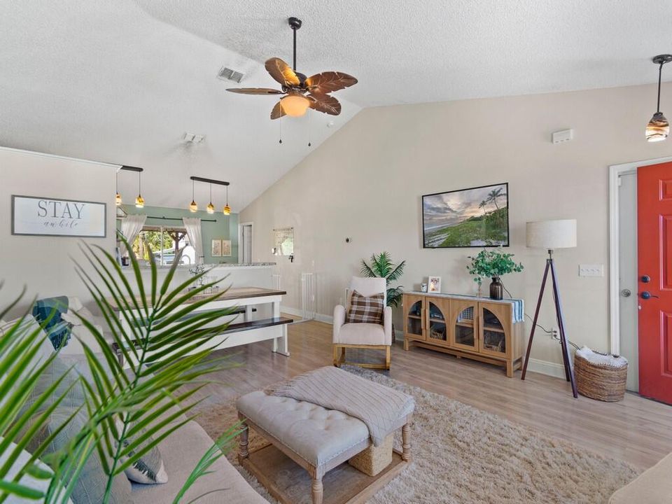 待售: $290,000 (3 贝兹, 2 浴室, 1350 平方英尺)