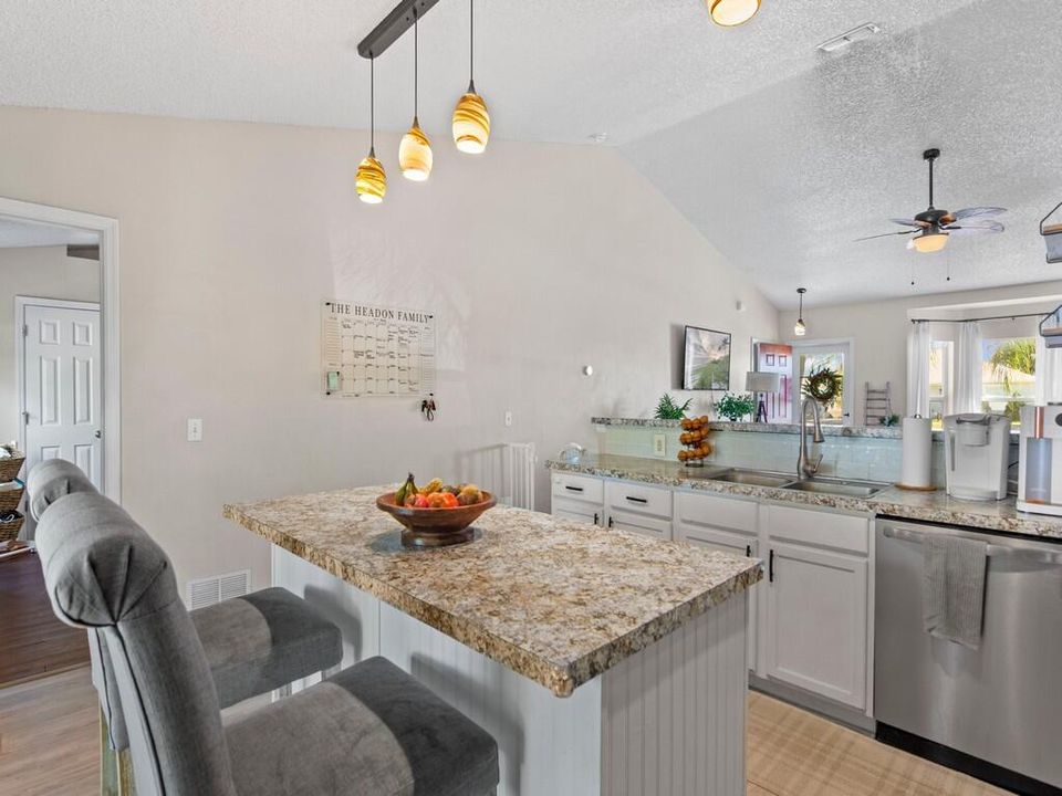 待售: $290,000 (3 贝兹, 2 浴室, 1350 平方英尺)