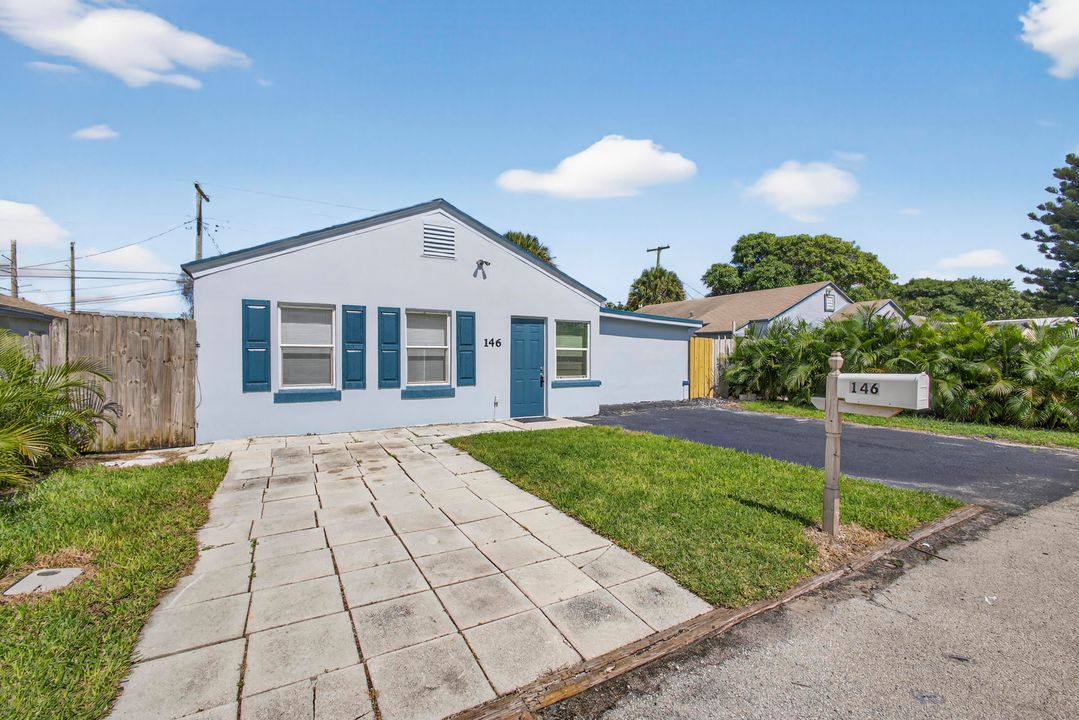 For Sale: $350,000 (5 beds, 1 baths, 1172 Square Feet)