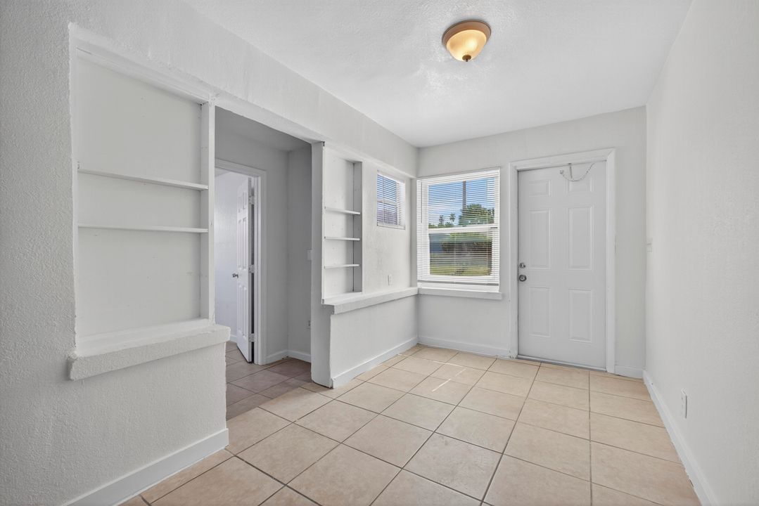 For Sale: $350,000 (5 beds, 1 baths, 1172 Square Feet)