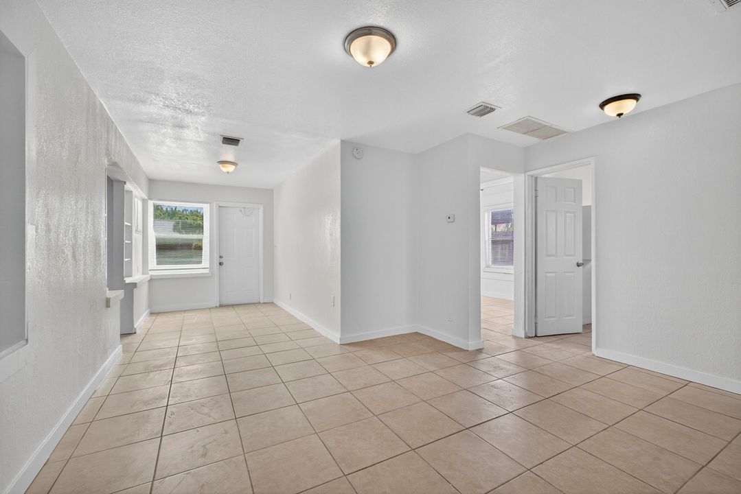 For Sale: $350,000 (5 beds, 1 baths, 1172 Square Feet)