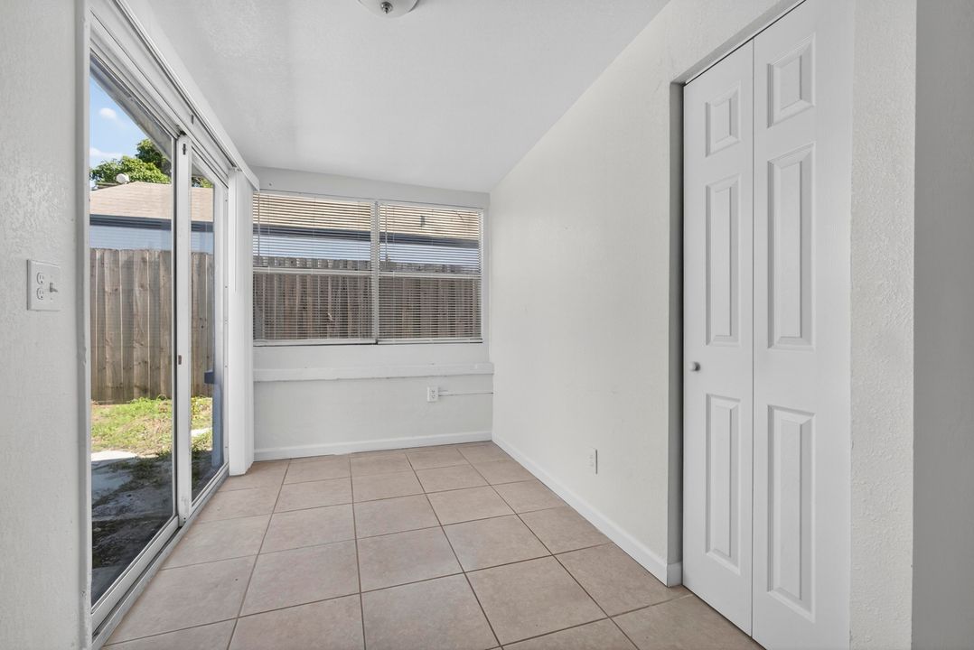 For Sale: $350,000 (5 beds, 1 baths, 1172 Square Feet)