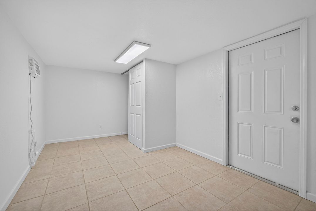 For Sale: $350,000 (5 beds, 1 baths, 1172 Square Feet)