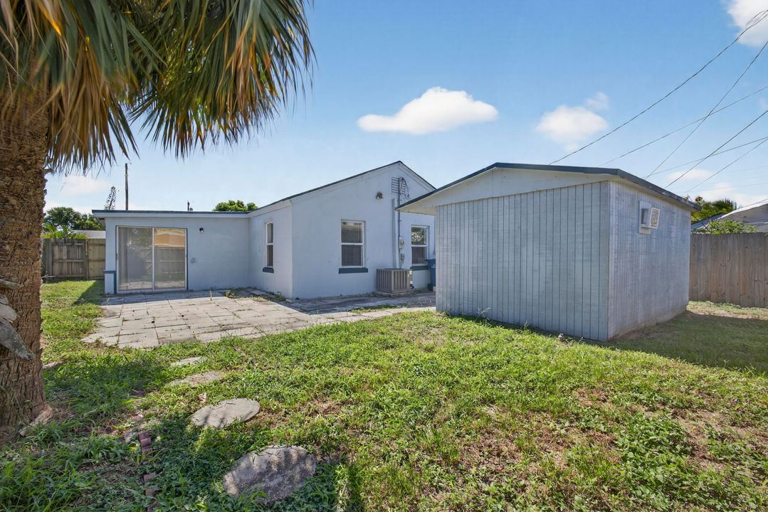 For Sale: $350,000 (5 beds, 1 baths, 1172 Square Feet)