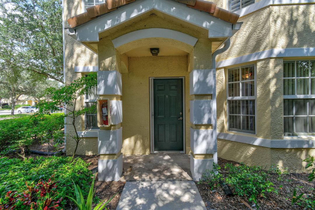 For Rent: $1,950 (3 beds, 2 baths, 1467 Square Feet)