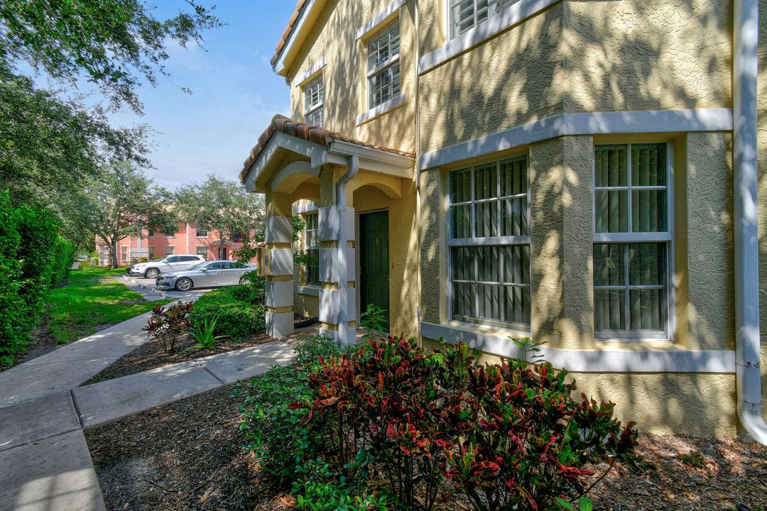 For Rent: $1,950 (3 beds, 2 baths, 1467 Square Feet)