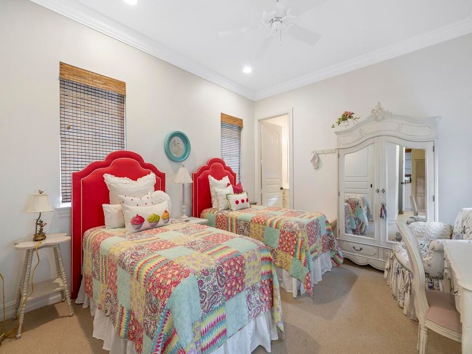 For Sale: $749,000 (3 beds, 3 baths, 2829 Square Feet)