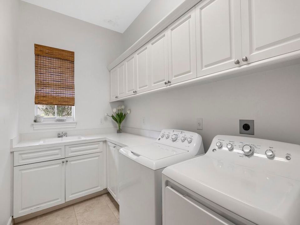 For Sale: $749,000 (3 beds, 3 baths, 2829 Square Feet)