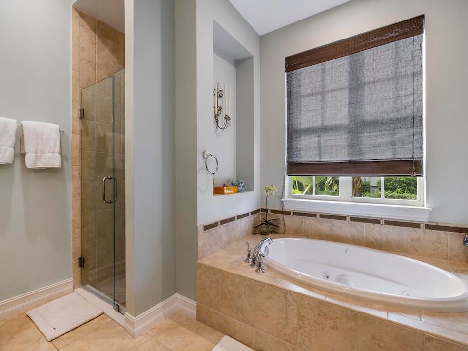 For Sale: $749,000 (3 beds, 3 baths, 2829 Square Feet)