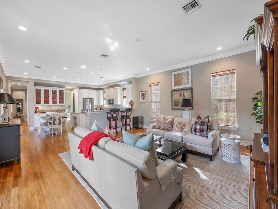 For Sale: $749,000 (3 beds, 3 baths, 2829 Square Feet)