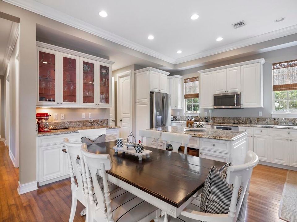 For Sale: $749,000 (3 beds, 3 baths, 2829 Square Feet)