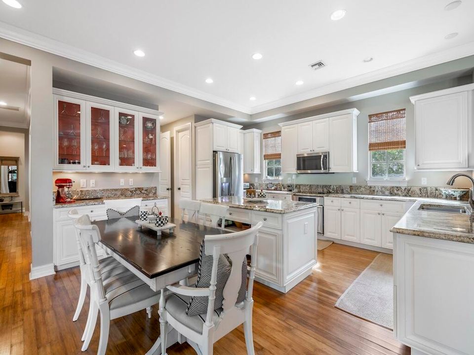 For Sale: $749,000 (3 beds, 3 baths, 2829 Square Feet)