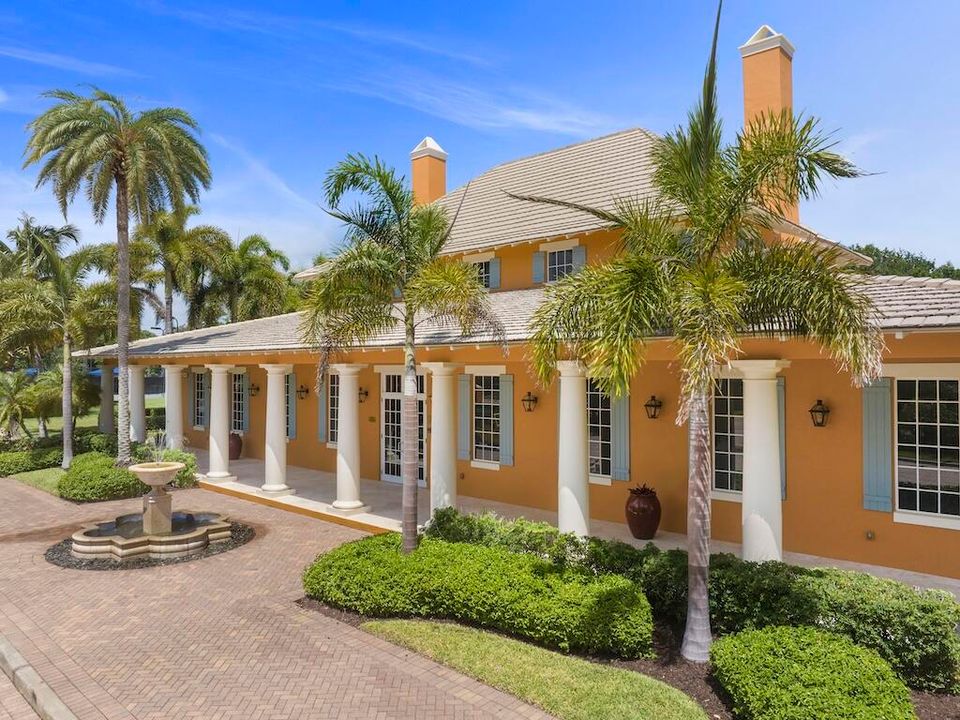 For Sale: $749,000 (3 beds, 3 baths, 2829 Square Feet)