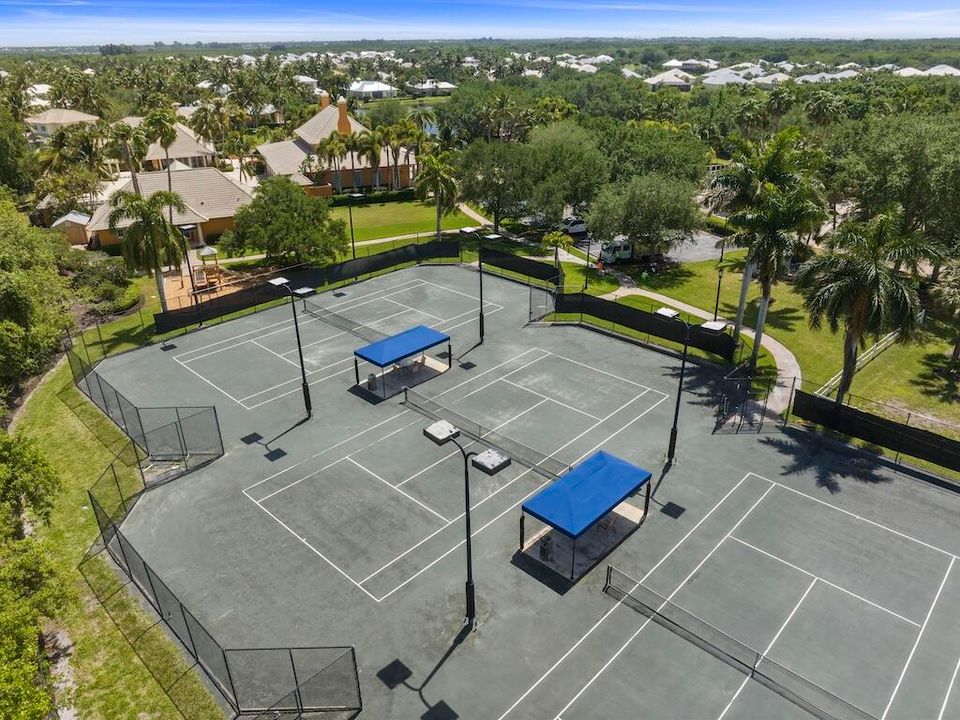 For Sale: $749,000 (3 beds, 3 baths, 2829 Square Feet)