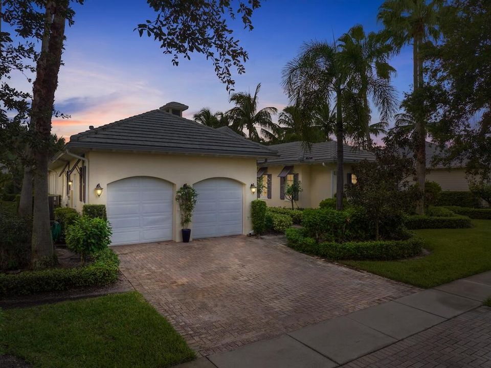 For Sale: $749,000 (3 beds, 3 baths, 2829 Square Feet)