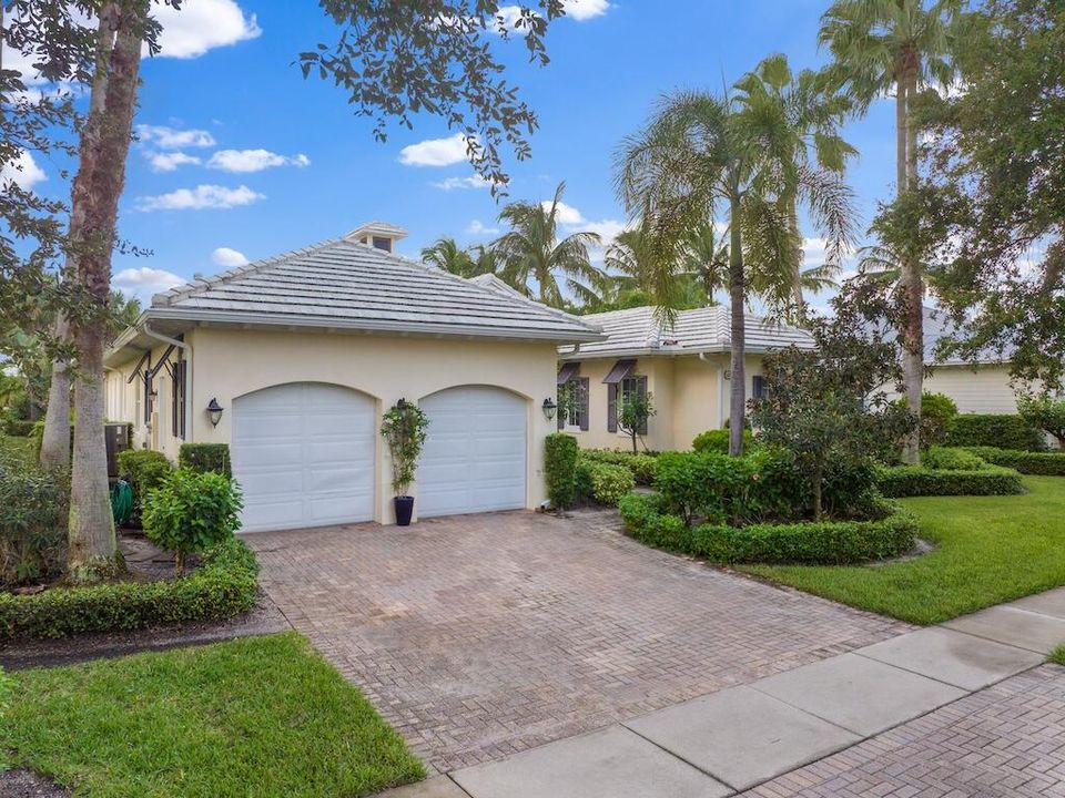 For Sale: $749,000 (3 beds, 3 baths, 2829 Square Feet)