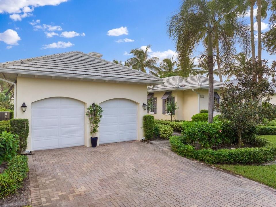 For Sale: $749,000 (3 beds, 3 baths, 2829 Square Feet)