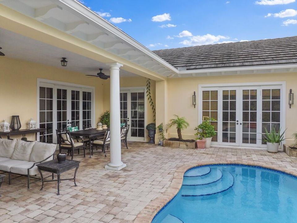 For Sale: $749,000 (3 beds, 3 baths, 2829 Square Feet)