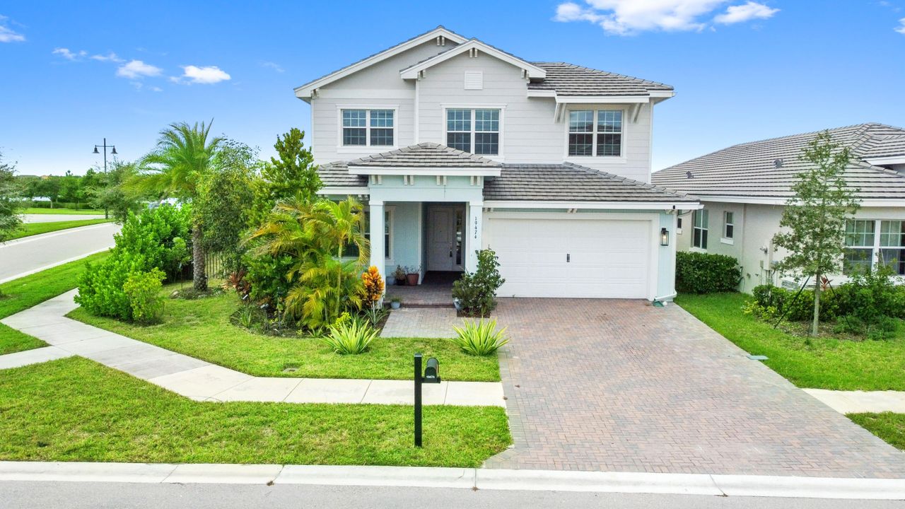 For Sale: $835,000 (4 beds, 3 baths, 2396 Square Feet)