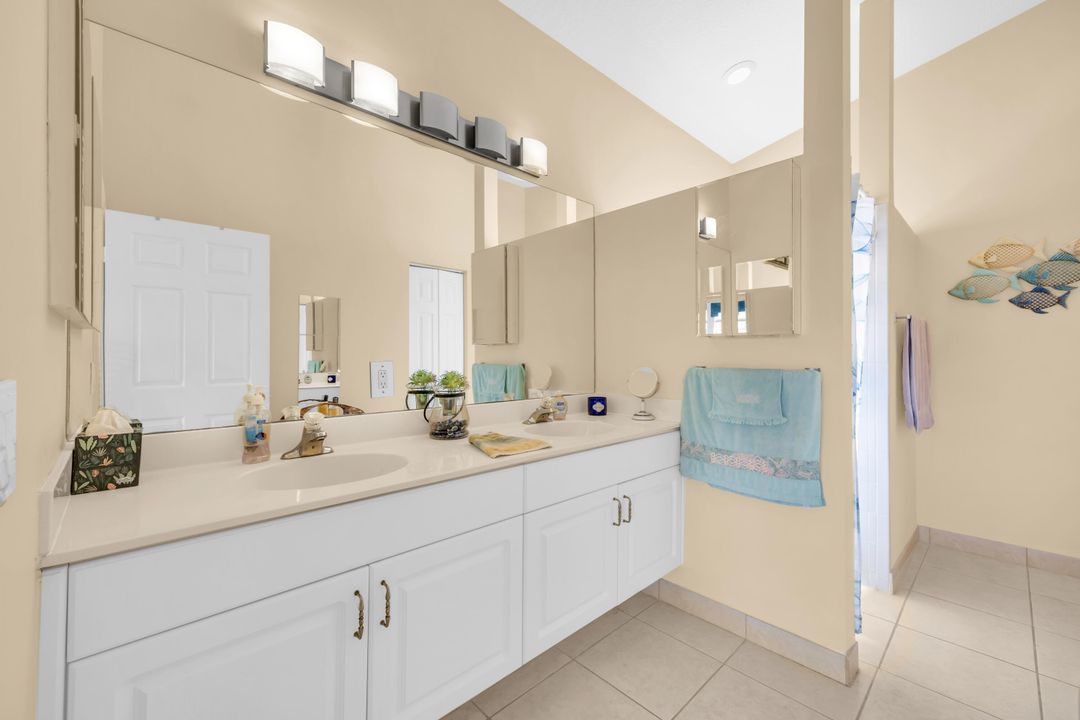 Active With Contract: $3,000 (2 beds, 2 baths, 1719 Square Feet)