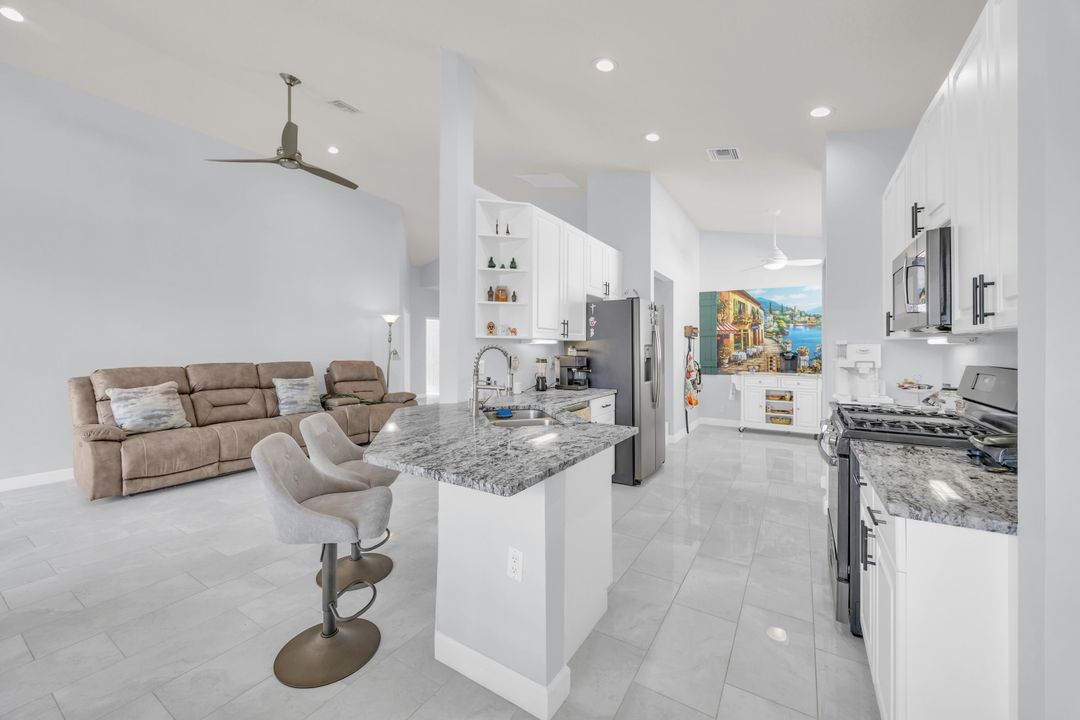 Active With Contract: $3,000 (2 beds, 2 baths, 1719 Square Feet)