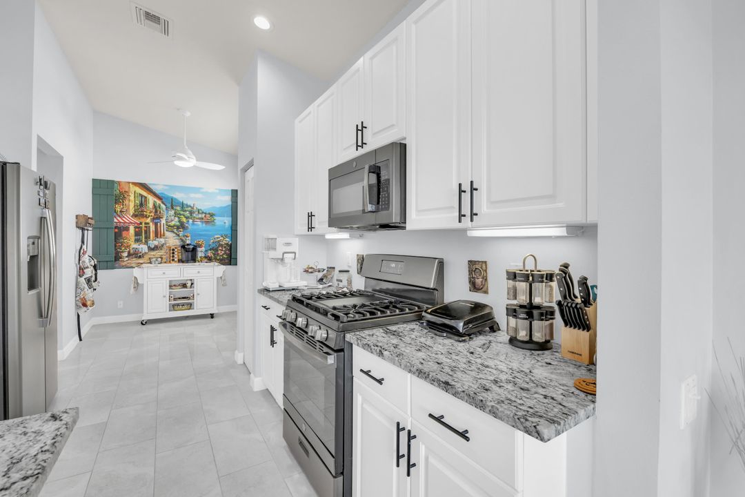 Active With Contract: $3,000 (2 beds, 2 baths, 1719 Square Feet)