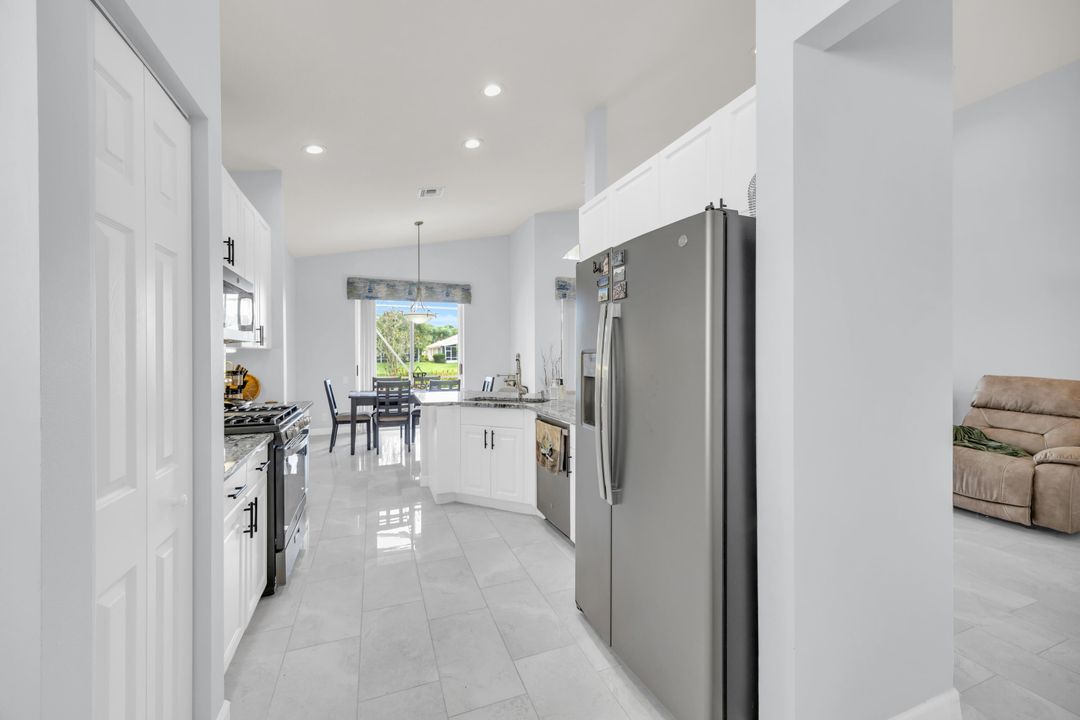 Active With Contract: $3,000 (2 beds, 2 baths, 1719 Square Feet)