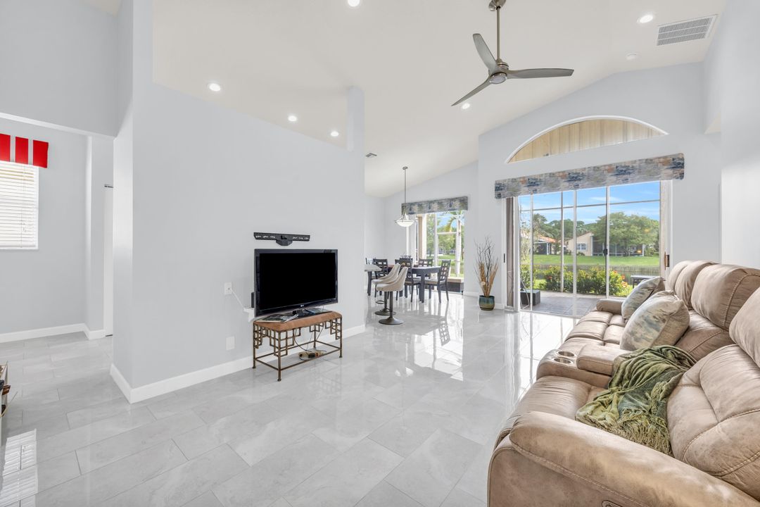 Active With Contract: $3,000 (2 beds, 2 baths, 1719 Square Feet)