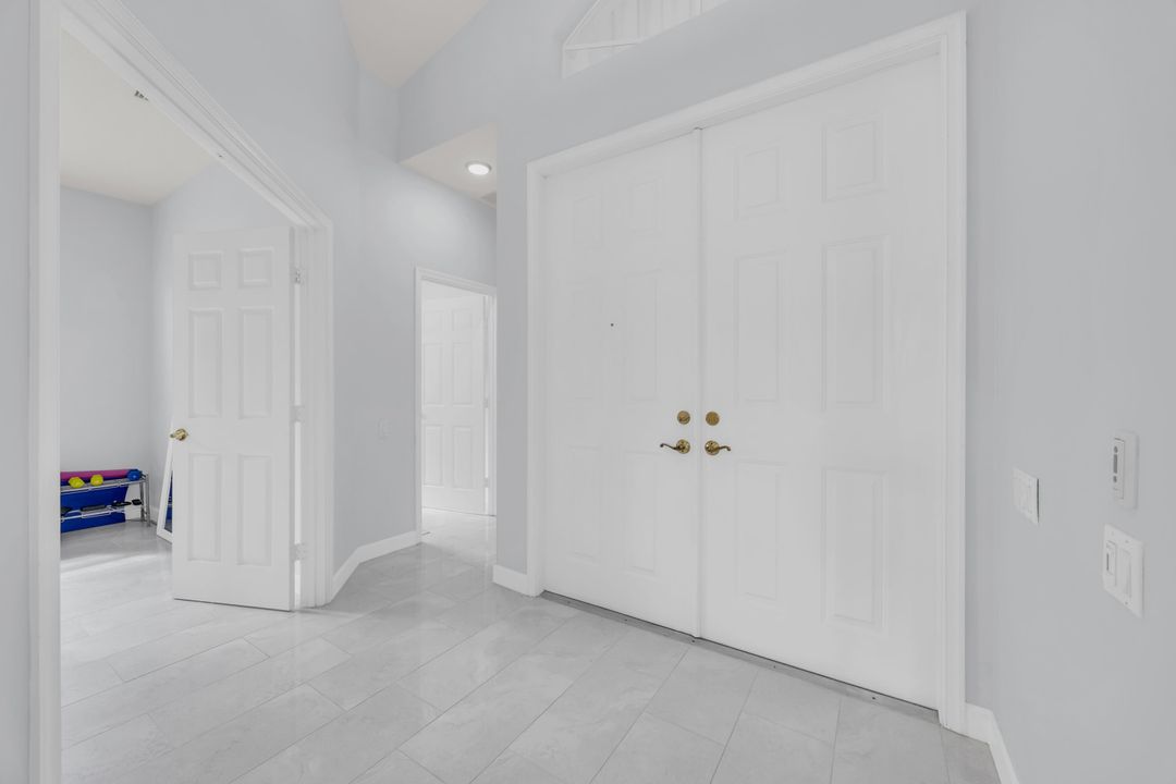 Active With Contract: $3,000 (2 beds, 2 baths, 1719 Square Feet)