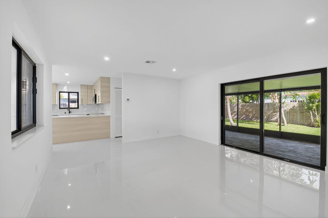 В аренду: $9,500 (2 спален, 1 ванн, 1203 Квадратных фут)