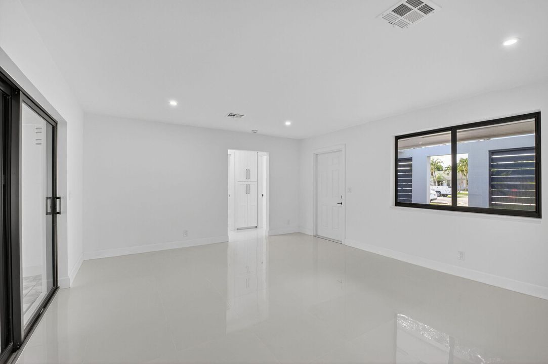 В аренду: $9,500 (2 спален, 1 ванн, 1203 Квадратных фут)